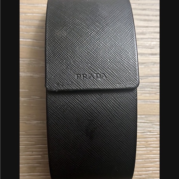 Authentic Prada women SPR57U square sunglasses in black and gold. - Picture 6 of 11